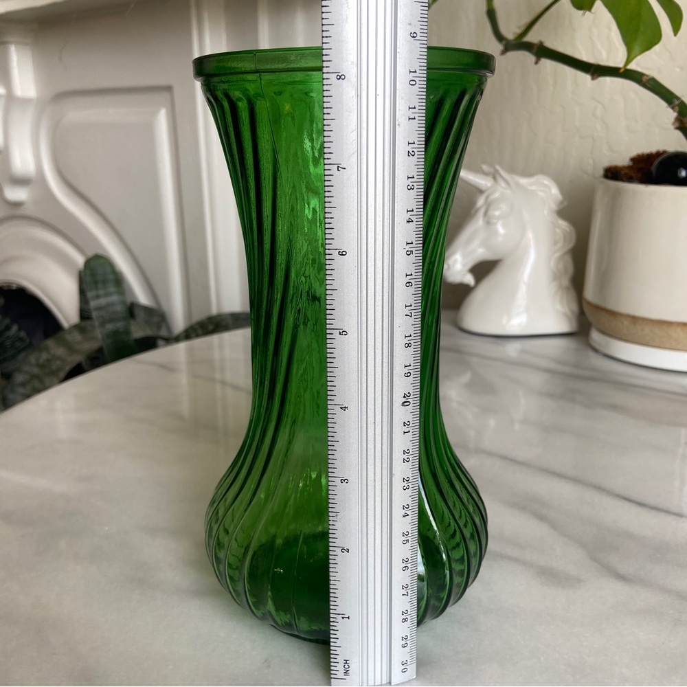 VINTAGE • Hoosier Green Glass Vase Swirl Pattern Pressed Indiana Bohemian Retro - Picture 7 of 8